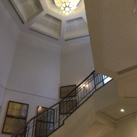 螺旋階段とオシャレな天井