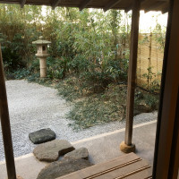 和食屋さんからは小さな日本庭園が見える。