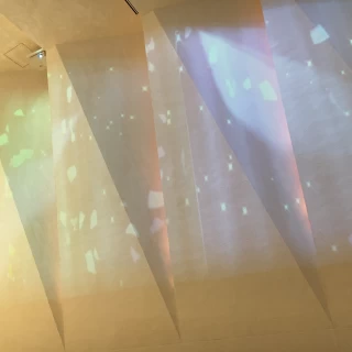 チャペルの壁に映像を写せます