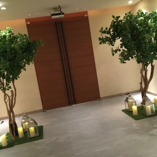 チャペルの入り口の外です