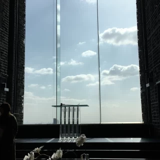 その日によって違う空の色で行う挙式。