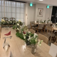 正面が新郎新婦席