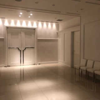 チャペルの全室は広めで、ここで入場前に両親との時間が取れます