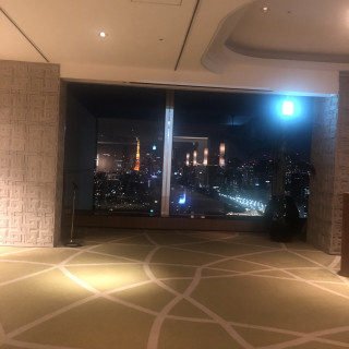 大きな窓からは東京タワーがしっかりと見えます。