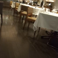 イス席とソファー席があります。