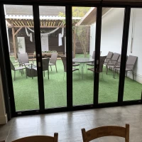 中庭があり、光が入ります。