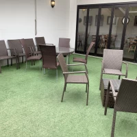 ガーデンで開放的にお酒を飲めます。