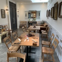 控室で待機可能です。レイアウトは自由に変えれます。