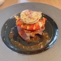 フォアグラと牛フィレとオマール海老です。