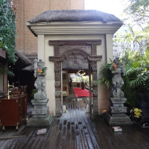 入り口はまるで本当のバリのようです。|558131さんのバリラックス THE GARDEN 梅田の写真(997094)