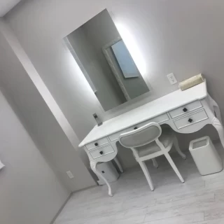 白くて綺麗。広い。