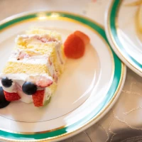 ウェデングケーキは切り分けて