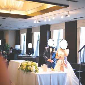 披露宴会場
窓が沢山あって明るいです。|558317さんのLE PONT DE CIEL WEDDING (ルポンドシエルウエディング)の写真(992228)
