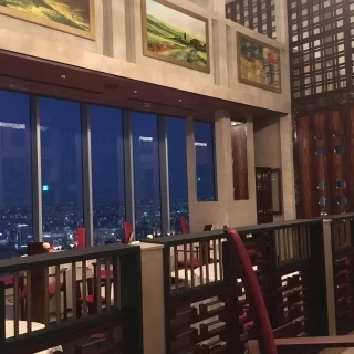段差の席の上からです。景色が良いです。