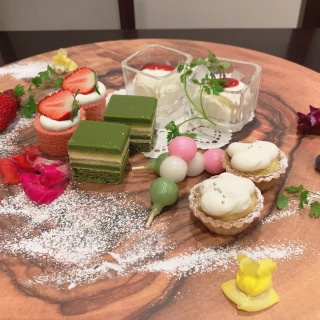 デザートをワンプレートで出していただきました。
