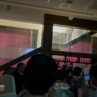階段からの入場