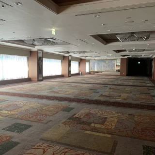 メインホールのゲストの待合室です。かなり広いです。
