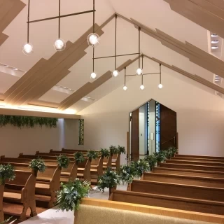 祭壇側から見たチャペル