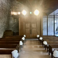 祭壇から見た式場