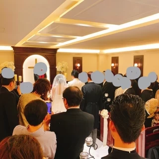 あたたかみのある色合いのチャペル