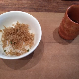 締めのごはん。山椒とじゃこがあっておいしかったです。