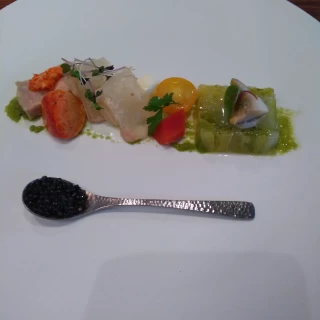 前菜です。季節にあった京野菜を使ってくださいます。