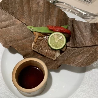天然真鯛と茸の朴葉焼き