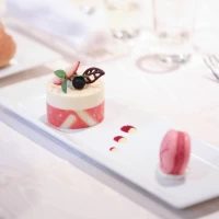 ウェディングケーキ以外にもデザートが付きます