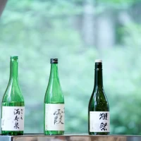 持参した日本酒で利き酒クイズ。BGMにもこだわり!!