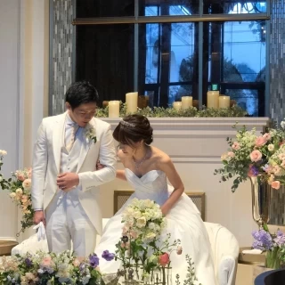 披露宴会場で着席するところです