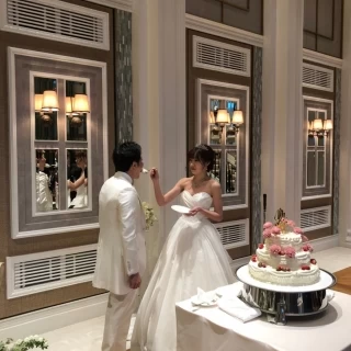 ケーキのファーストバイトです