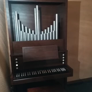 チャペル内のパイプオルガン