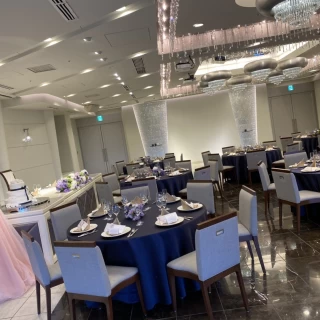お洒落な雰囲気の披露宴会場です