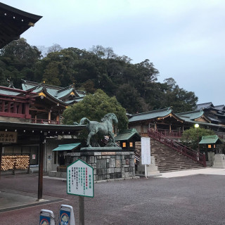 諏訪神社駐車場脇から本殿