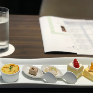 試食プレートです。料理は実際の食事会で選ぶのが吉です。