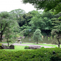 東郷神社とルアール統合の間には日本庭園が広がっています