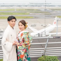 羽田空港ビルの滑走路が見える場所での写真撮影
