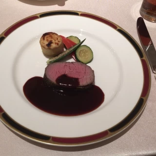 和牛フィレステーキ。トリュフソースが濃厚で美味しかったです。