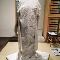 ドレスの試着室の横に和服のフィッティングルームがあります。