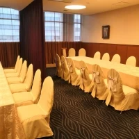顔合わせの部屋です。それぞれ集合してから仕切りを取ります。