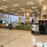 ラウンジは1F正面玄関入ってすぐにあります。