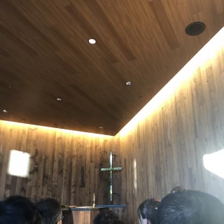 木目がすてきなチャペル