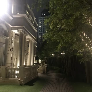 夜はイルミネーションがつきます