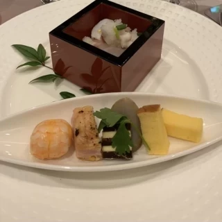 前菜はいろいろな食材が入っていて楽しかったです。