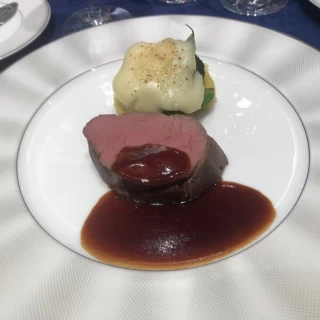 メイン肉料理
