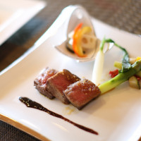 琉球会席料理。
このお肉、とても柔らかく美味しかったです。