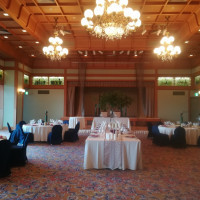 80人以上から料理できる豪華な披露宴会場です。