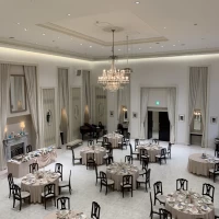 披露宴会場はとても広いです