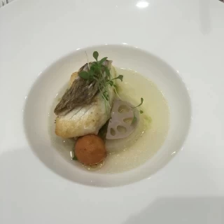 お魚料理に出汁をかけていただきました。