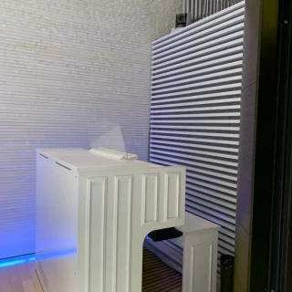 真っ白なパイプオルガン